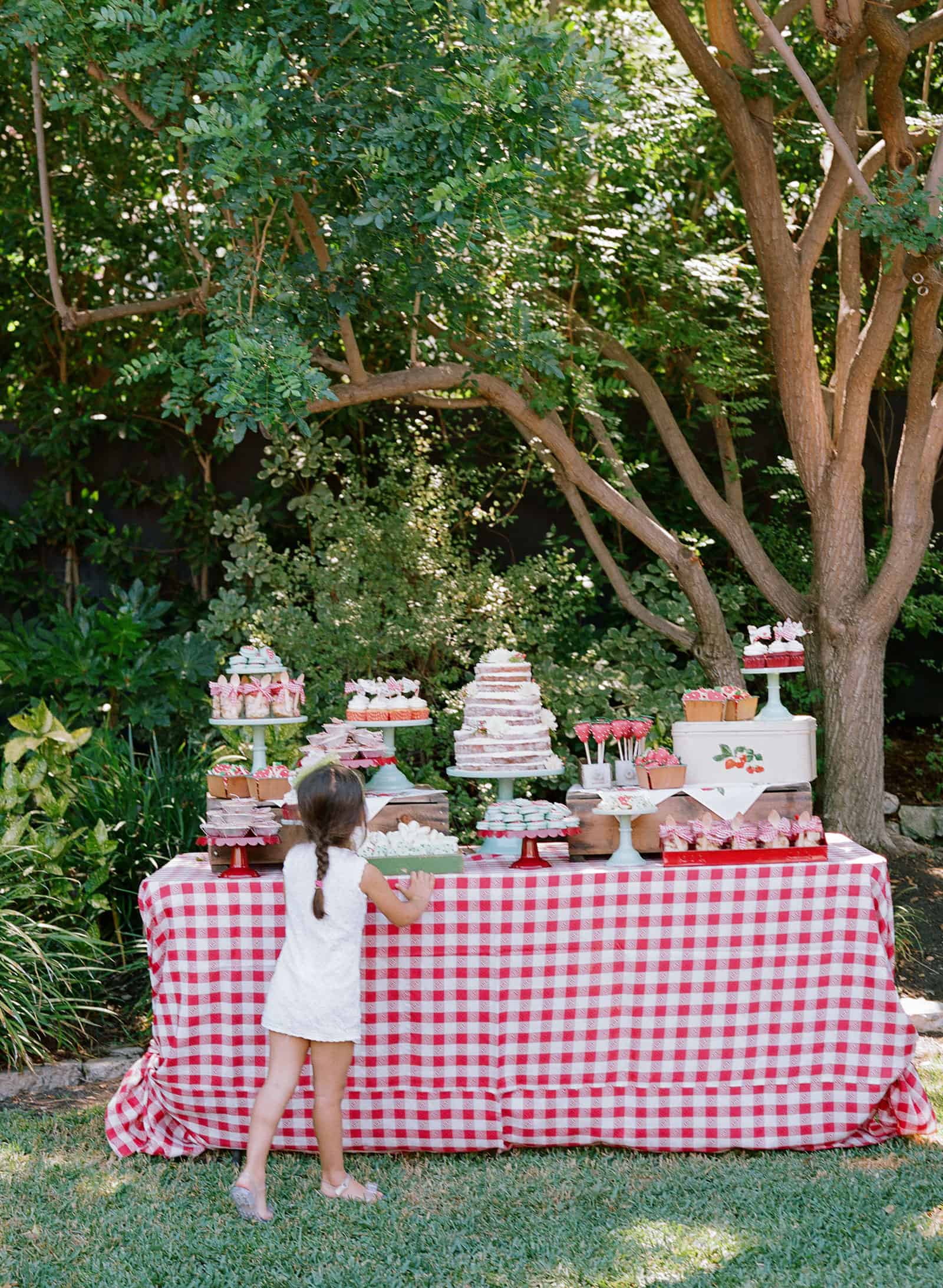 Strawberry Sweet - A Birthday Celebration by Tiffani Thiessen. Photos by Elizabeth Messina